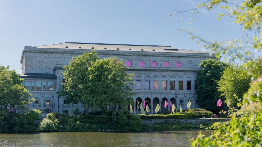 Modernes Theater: Doppelerfolg für "Staubfrau" beim Mülheimer Dramatikpreis