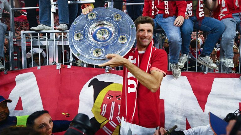 Emotionaler Bayern-Tag: Müllers Abschied mit Bierdusche und Beerdigungs-Witz