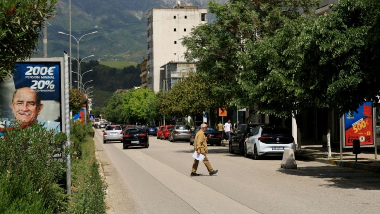 Parlamentswahl in Albanien begonnen
