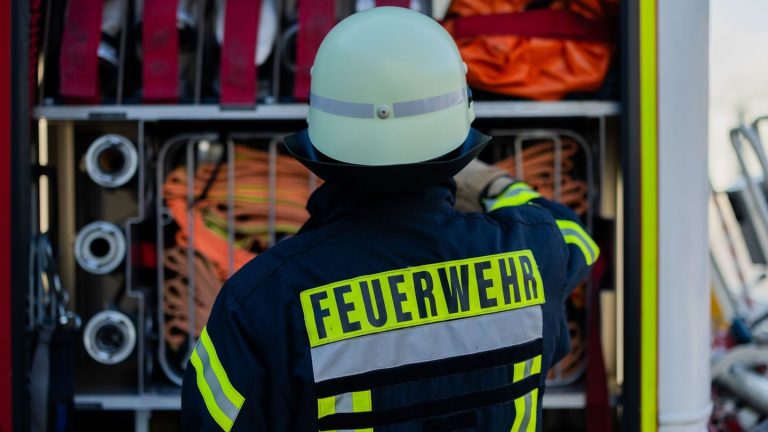 Notfälle: Feuer in Mehrfamilienhaus - Ursache war wohl eine Zigarette