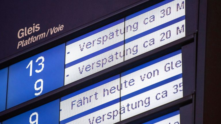 Zugverkehr: Verspätungen nach Bahn-Oberleitungsschaden bei Ingolstadt