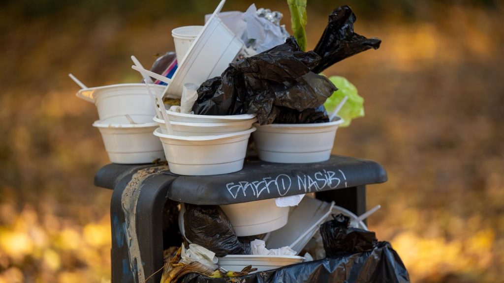 Kommunale Steuern: Freistaat verbietet Kommunen die Verpackungssteuer