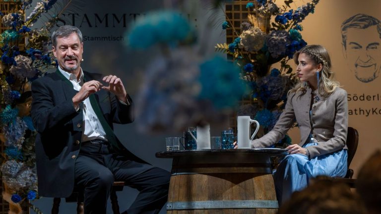 Unter Influencern: Lust oder Liebe? Cathy Hummels gibt Söder ihre Bühne