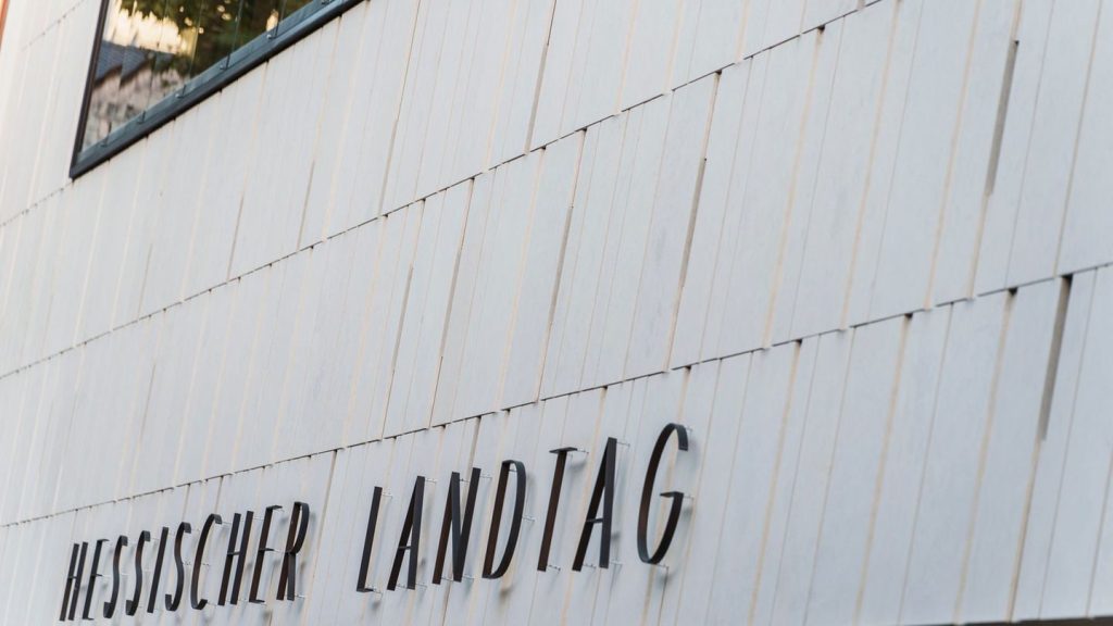 Plenarsitzung: Landtag debattiert über Wirtschaftswissen von Schülern