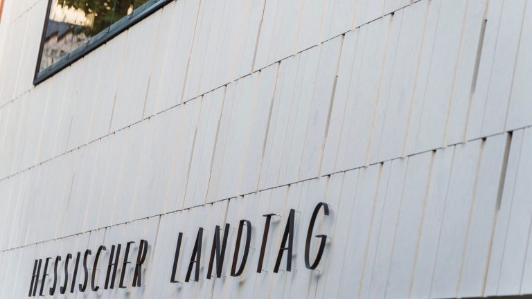 Plenarsitzung: Landtag debattiert über Wirtschaftswissen von Schülern