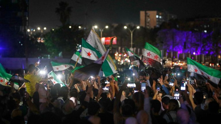 Umbruch in Syrien: Autokorsos und Gesang: Syrer feiern Ende der US-Sanktionen