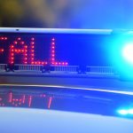 Unfälle: Auto fährt frontal gegen Baum – zwei Schwerverletzte