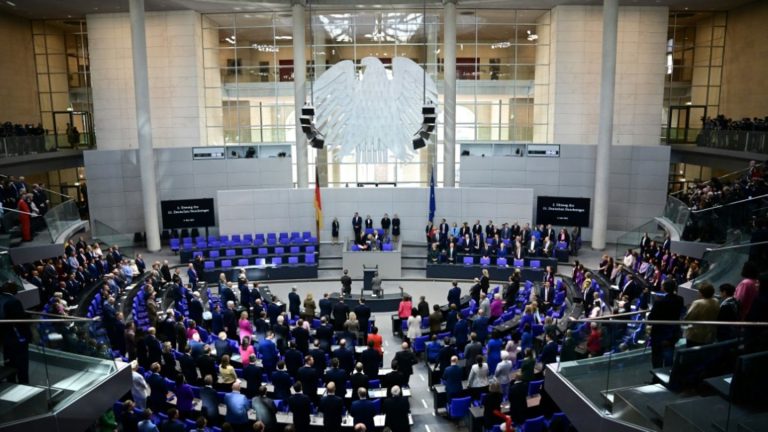 Weitere Minister stellen im Bundestag Programm vor - Ausschüsse werden vergeben