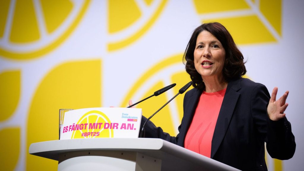 Wirtschaftsministerin verliert: Daniela Schmitt scheitert gegen Seehofer-Tochter Susanne