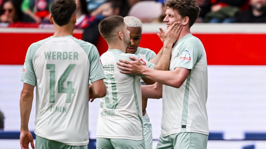 Fußball-Bundesliga: "Richtig gute Saison": Werder siegt mit 4:1 in Heidenheim