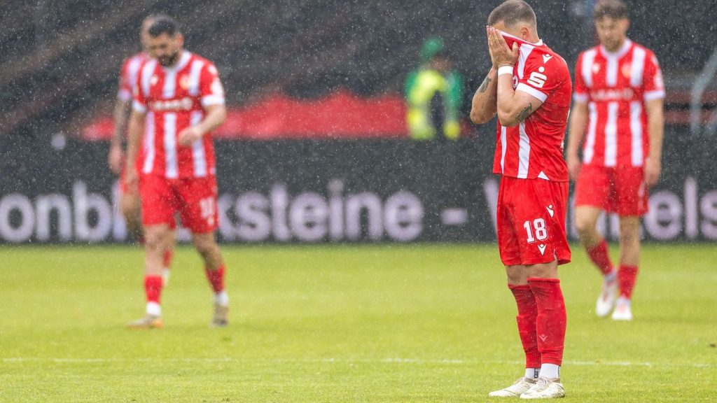 3. Fußball-Liga: Energie Cottbus verspielt Relegation: "Viel Leere"