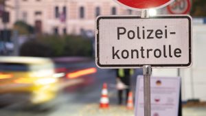 Grenzpolitik: Mehr als 130 Menschen protestieren an Grenze in Görlitz