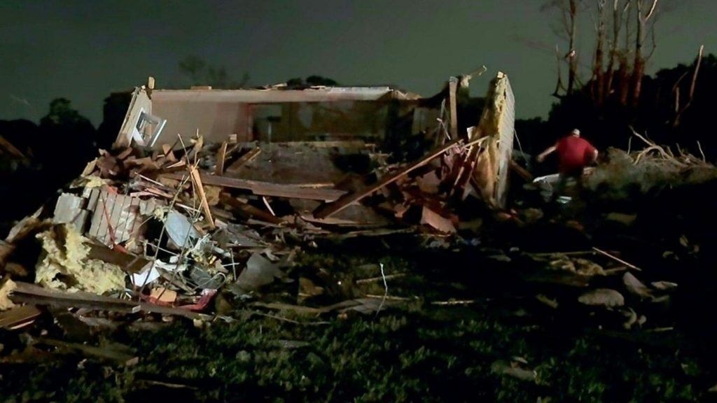 Mehr als 20 Tote bei Tornados in den USA