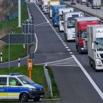 Polizei: Zahlreiche Verkehrsverstöße bei Lkws und Bussen