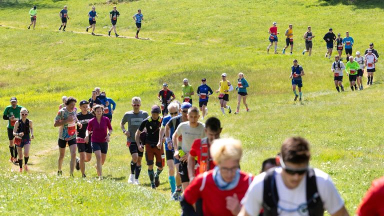 Breitensport: Tausende Laufbegeisterte auf Thüringer Rennsteig
