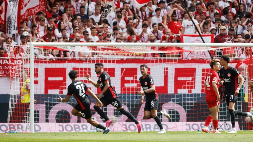 34. Spieltag: BVB und Eintracht feiern - Heidenheim in die Relegation