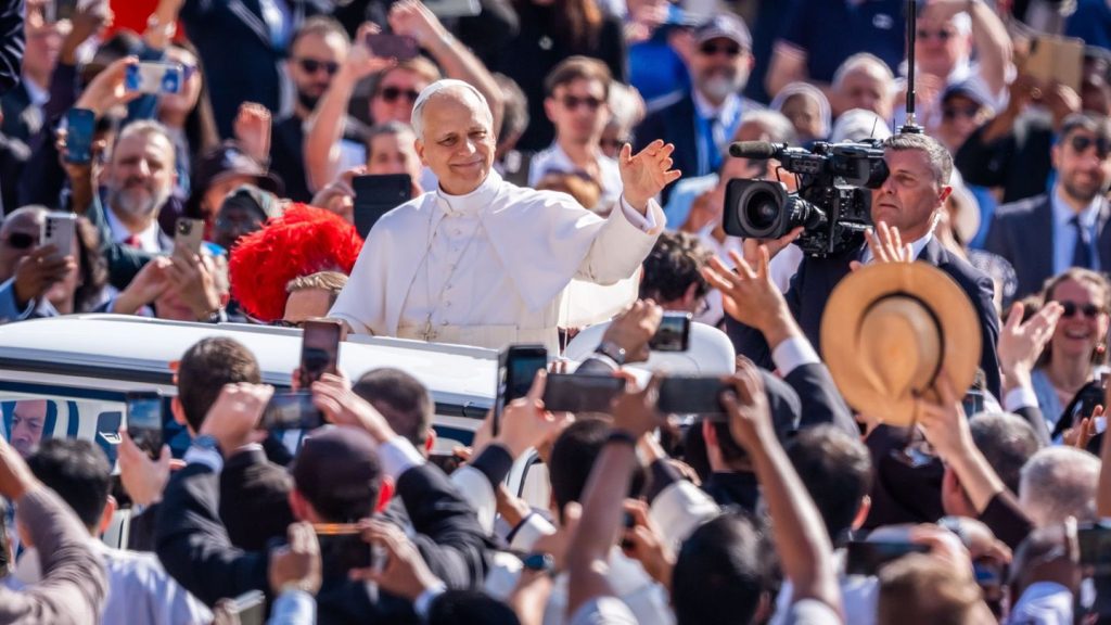 Amtseinführung in Rom: Papst mahnt zu Einigkeit und rügt Kapitalismus und Krieg
