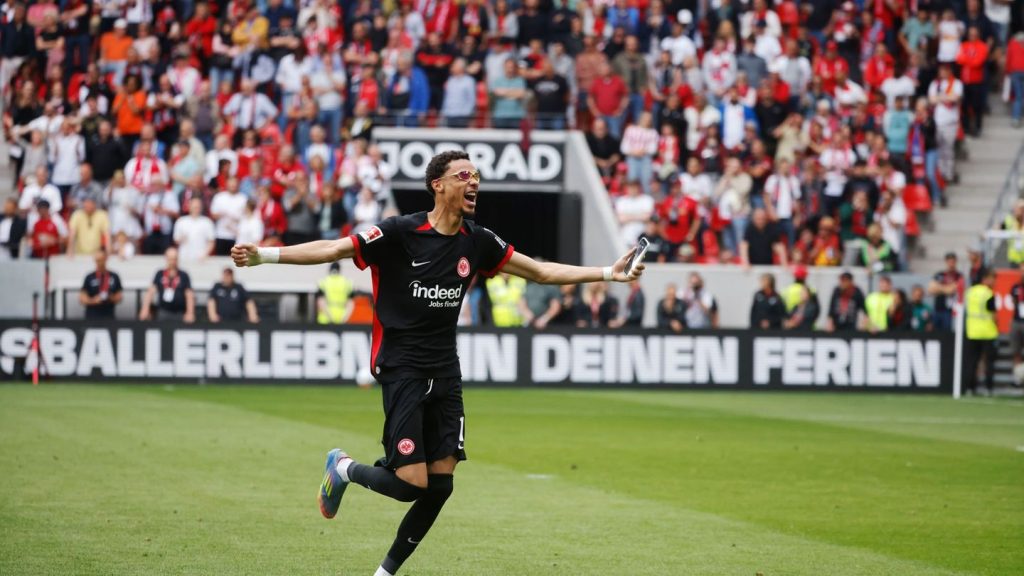 Fußball-Bundesliga: Eintracht-Boss deutet Abgang von Ekitiké im Sommer an