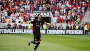 Fußball-Bundesliga: Eintracht-Boss deutet Abgang von Ekitiké im Sommer an