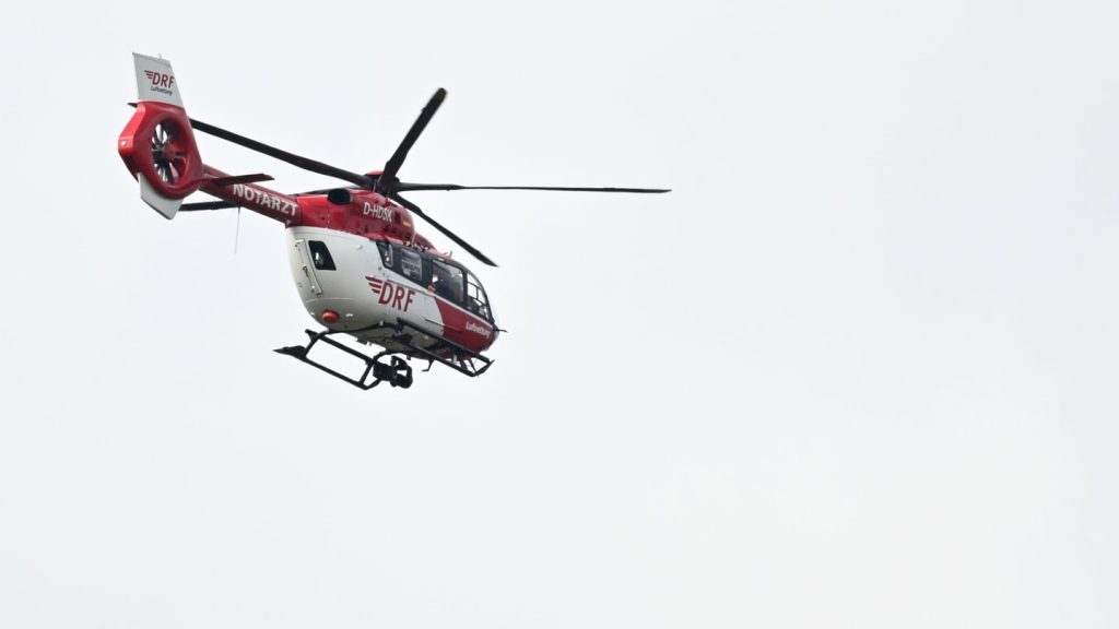 Verkehr: Motorrad und Fahrrad stoßen zusammen: Drei Schwerverletzte