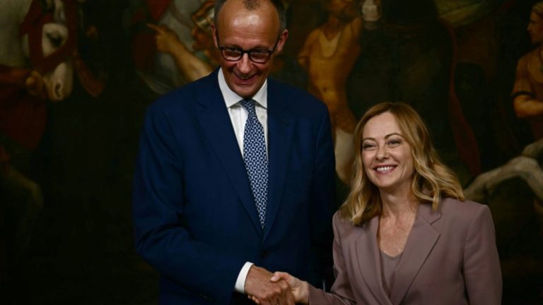 Merz wirbt bei Meloni-Besuch für Zusammenarbeit mit Drittstaaten bei Migration