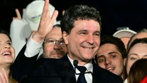 Nachwahlbefragungen: Pro-europäischer Kandidat liegt bei Präsidentenwahl in Rumänien vorn