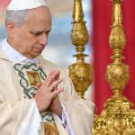 Papst Leo XIV. kritisiert bei offizieller Amtseinführung Umgang mit Ärmsten