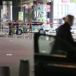 Ermittlungen: Nach Angriff auf fünf Menschen: Täter weiter auf der Flucht