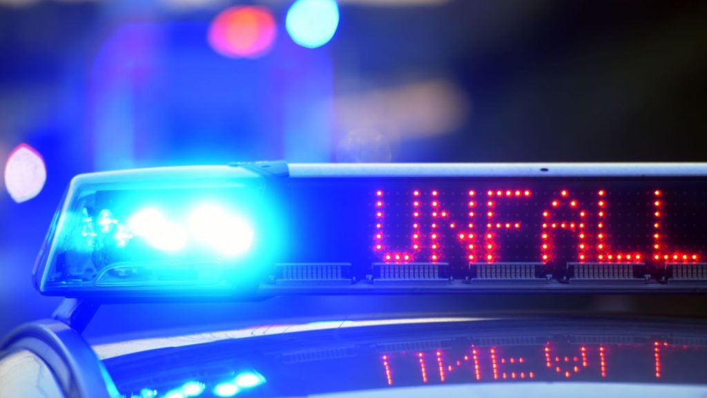 Unfälle: Drei Menschen bei Unfall mit acht Fahrzeugen verletzt