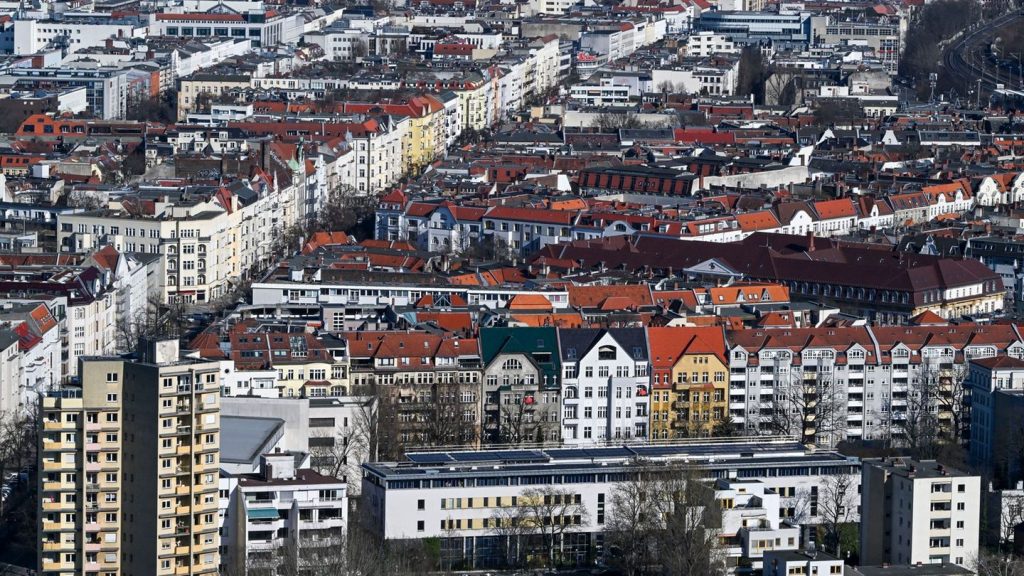 Wohnen in der Hauptstadt: Report: Angebotsmieten in Berlin steigen weiter