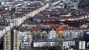 Wohnen in der Hauptstadt: Report: Angebotsmieten in Berlin steigen weiter