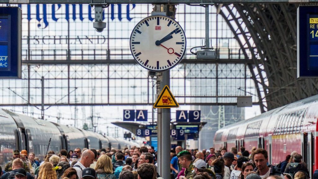 Mehr Kapazität: Zwei Züge pro Bahnsteig am Hauptbahnhof Frankfurt