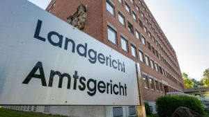 Prozess: Autoteile im Millionenwert gestohlen - Männer verurteilt