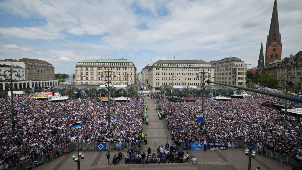 2. Fußball-Bundesliga: Aufstiegsparty: HSV verwandelt Innenstadt in Partymeile