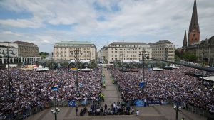 2. Fußball-Bundesliga: Aufstiegsparty: HSV verwandelt Innenstadt in Partymeile