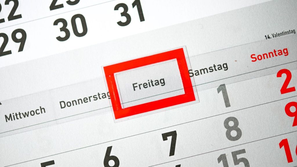 Neue Arbeitszeitmodelle: Umfrage: Mehr Menschen für Wochenarbeitszeit als dagegen