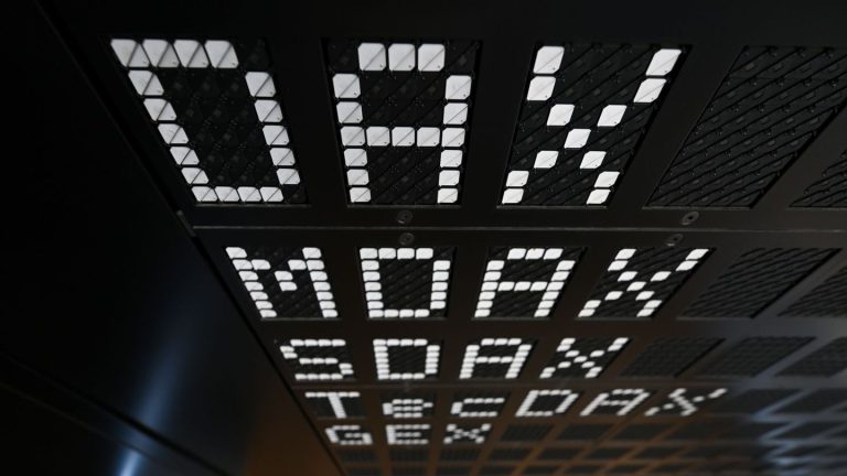 Börsenrally: Dax übertrifft erstmals 24.000 Punkte