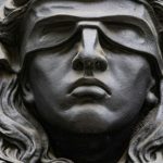 Bessere Noten gegen Geld: Mehrere Jahre Haft für Unimitarbeiterin in Essen