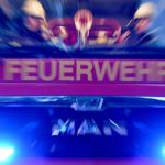 Unfall: Radfahrer stürzt in drei Meter tiefe Baugrube