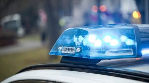 Kriminalität: Mann trägt zwei Messer im Hosenbund - Polizei greift ein