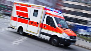 Verkehr: Zweijähriger von E-Bike erfasst – Radfahrer ignoriert Kind