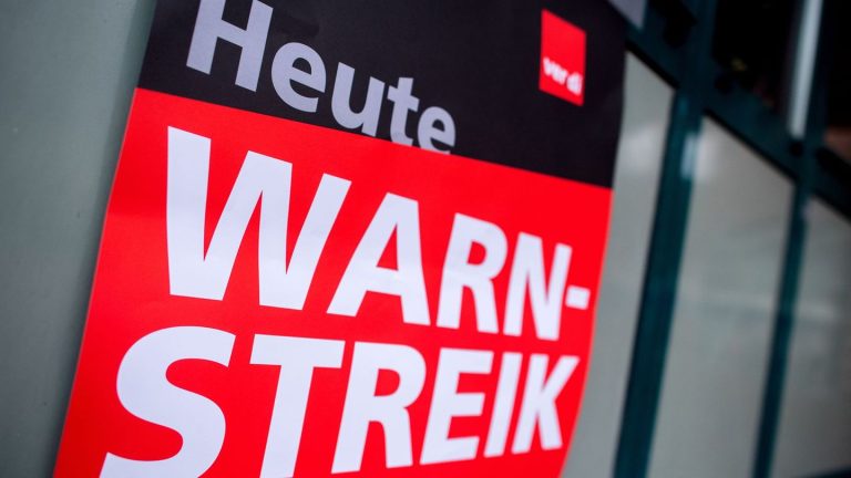 Tarifkonflikt: Wegen Warnstreiks - Busse fallen in einigen Regionen aus