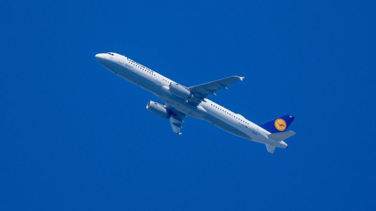 Notfall in der Luft: Triebwerkausfall bei Lufthansa-Flug über dem Atlantik
