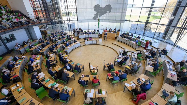 Eröffnung war 2019 geplant: Landtag debattiert über Probleme bei JVA-Bau in Zwickau