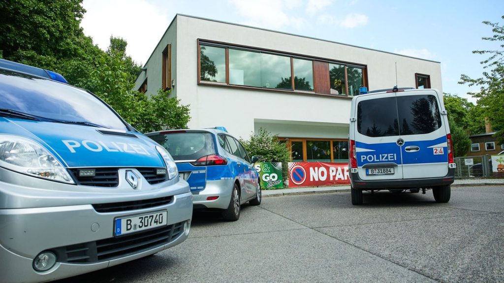 Möglicher Messerangriff: "Plötzlich zugestochen" - Polizei sucht nach 13-Jährigem