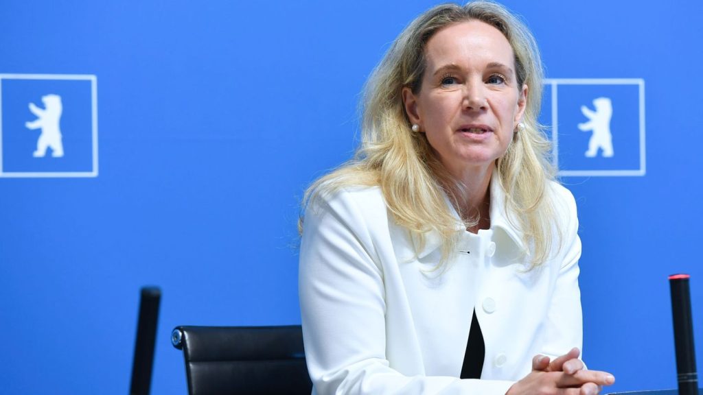 Personalie: Berlins neue Kultursenatorin Wedl-Wilson tritt Amt an