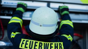 Brände: Fünf Menschen bei Brand verletzt - Wohnhaus unbewohnbar