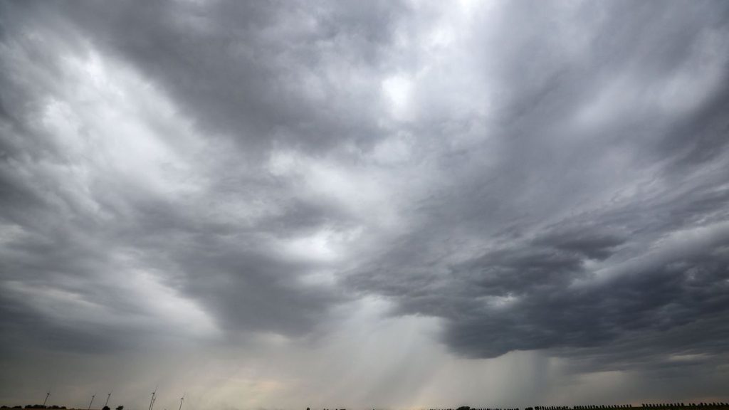Wetter: Sturm und Gewitter: Frühlingswetter legt eine Pause ein