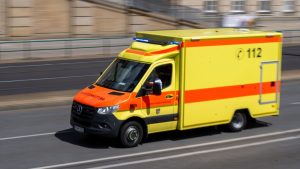 Unfall im Landkreis Saarlouis: Frau fährt gegen Leitplanke und stirbt