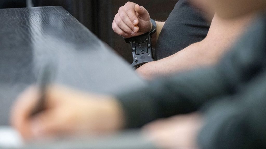 Prozesse: Dutzende Bombendrohungen: Zwei junge Männer vor Gericht